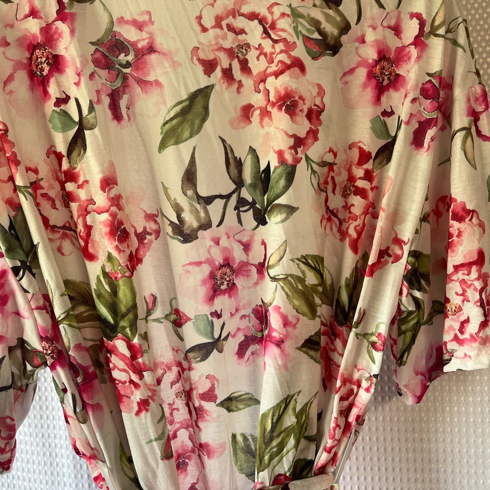 Show Me Your MuMu Brie Robe, one size floral robe for home or pool/beach - Picture 10 of 16